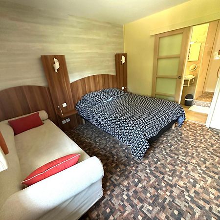Hotel Roc Land Les Portes du Coglais Екстериор снимка