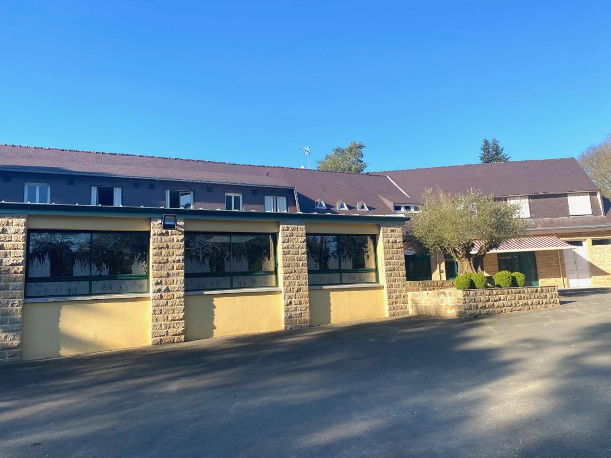 Hotel Roc Land Les Portes du Coglais Екстериор снимка
