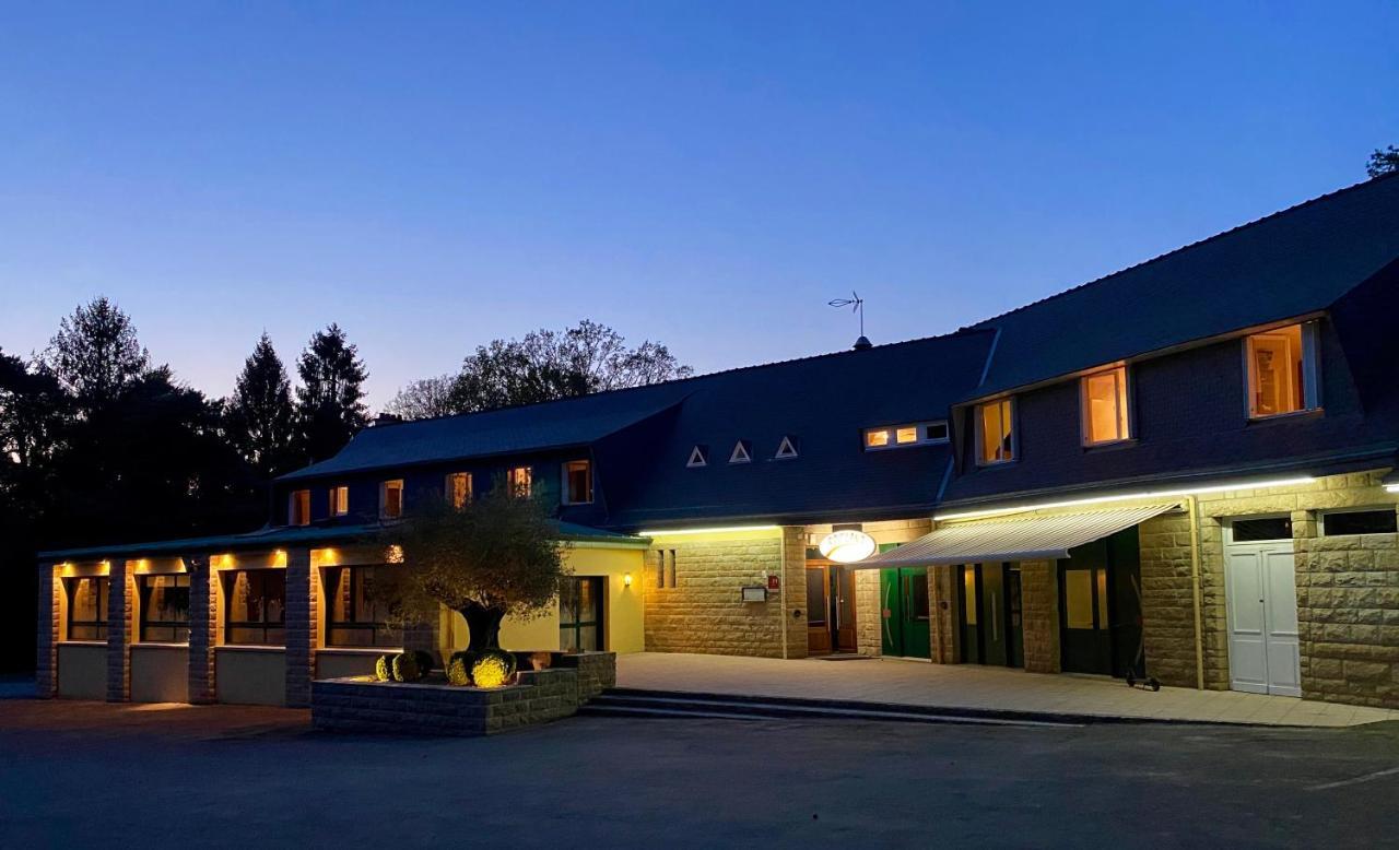 Hotel Roc Land Les Portes du Coglais Екстериор снимка