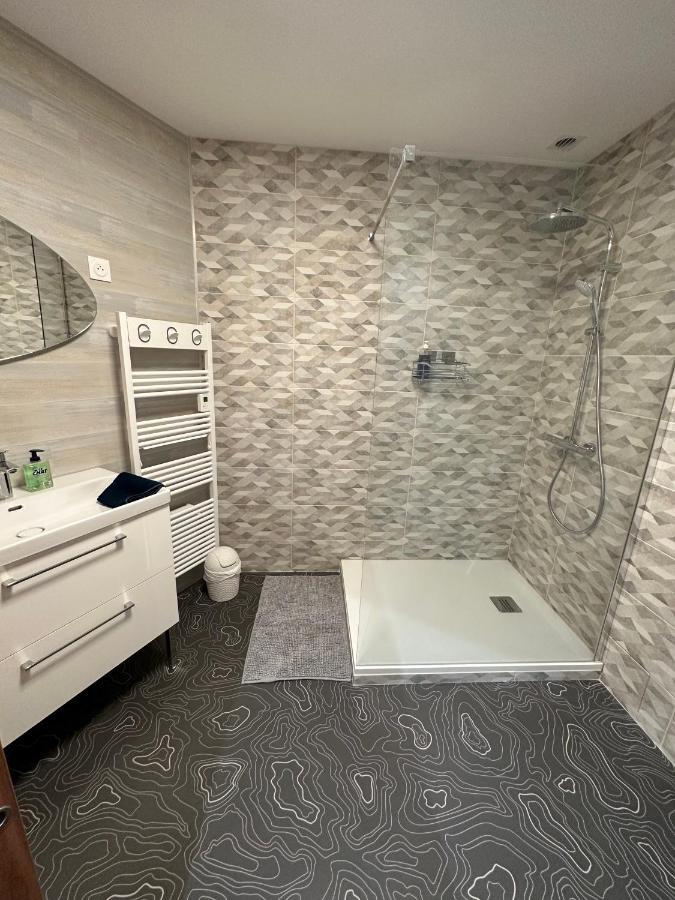 Hotel Roc Land Les Portes du Coglais Екстериор снимка