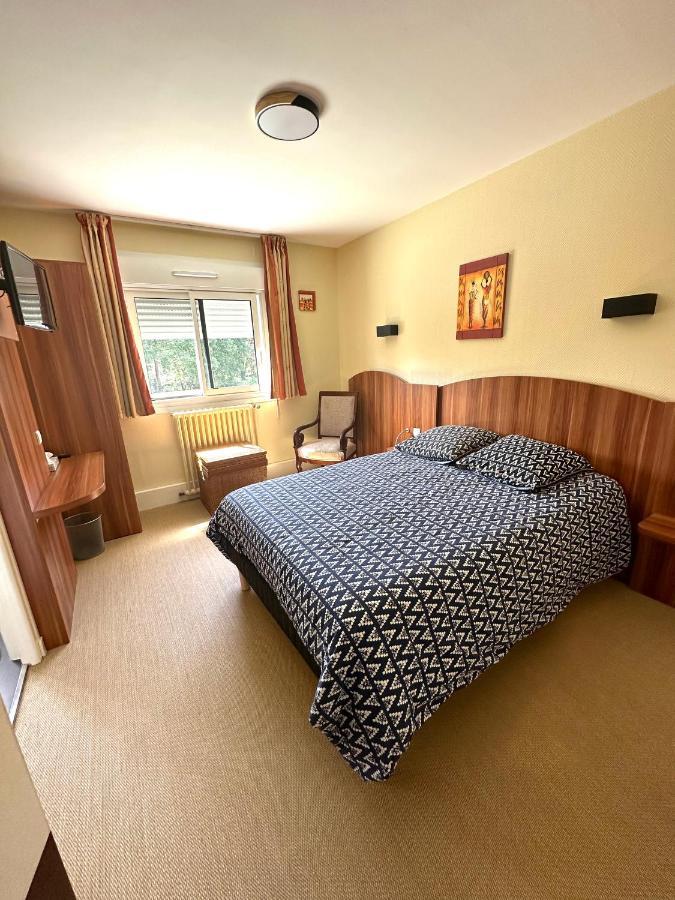 Hotel Roc Land Les Portes du Coglais Екстериор снимка