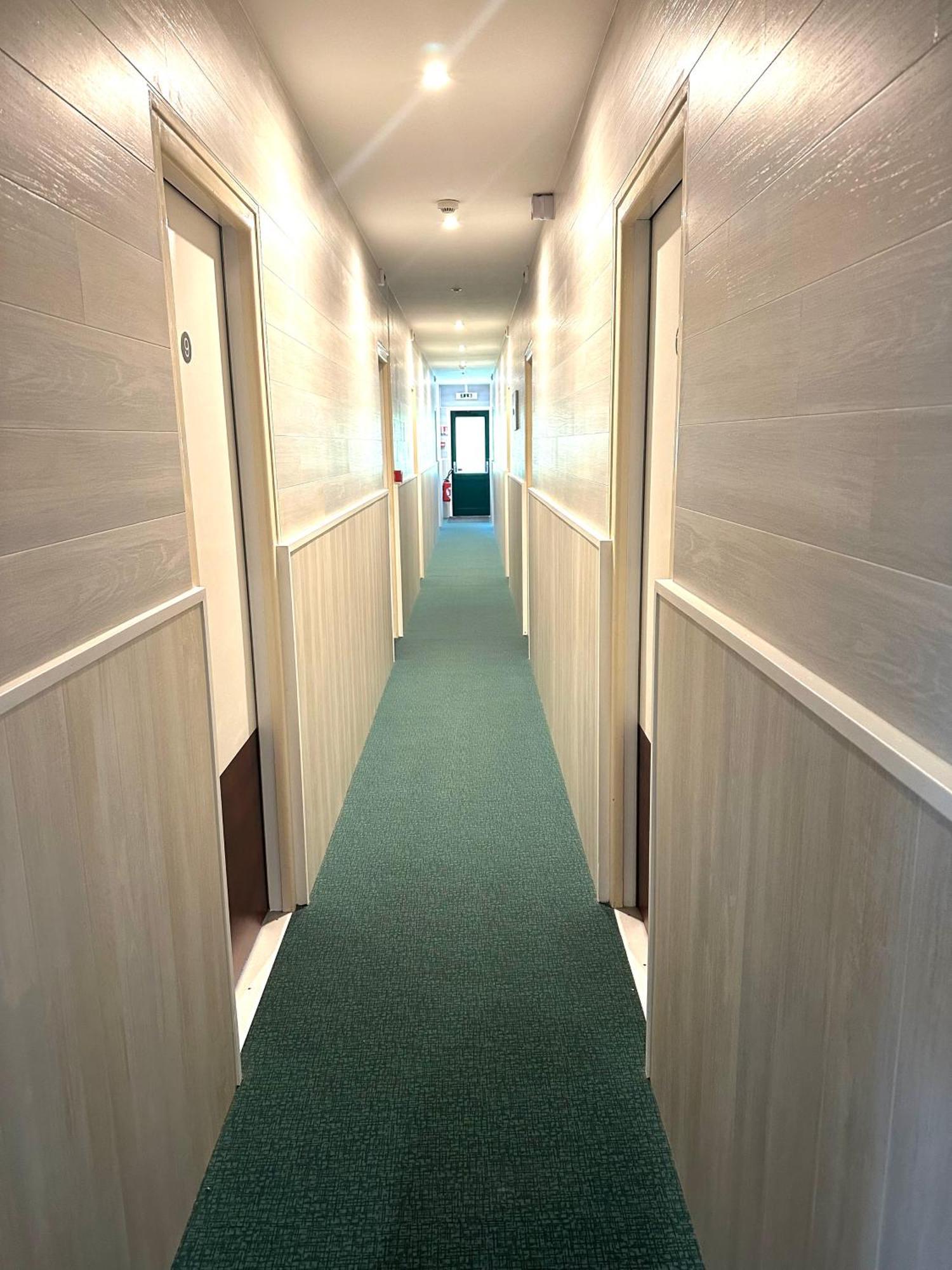Hotel Roc Land Les Portes du Coglais Екстериор снимка