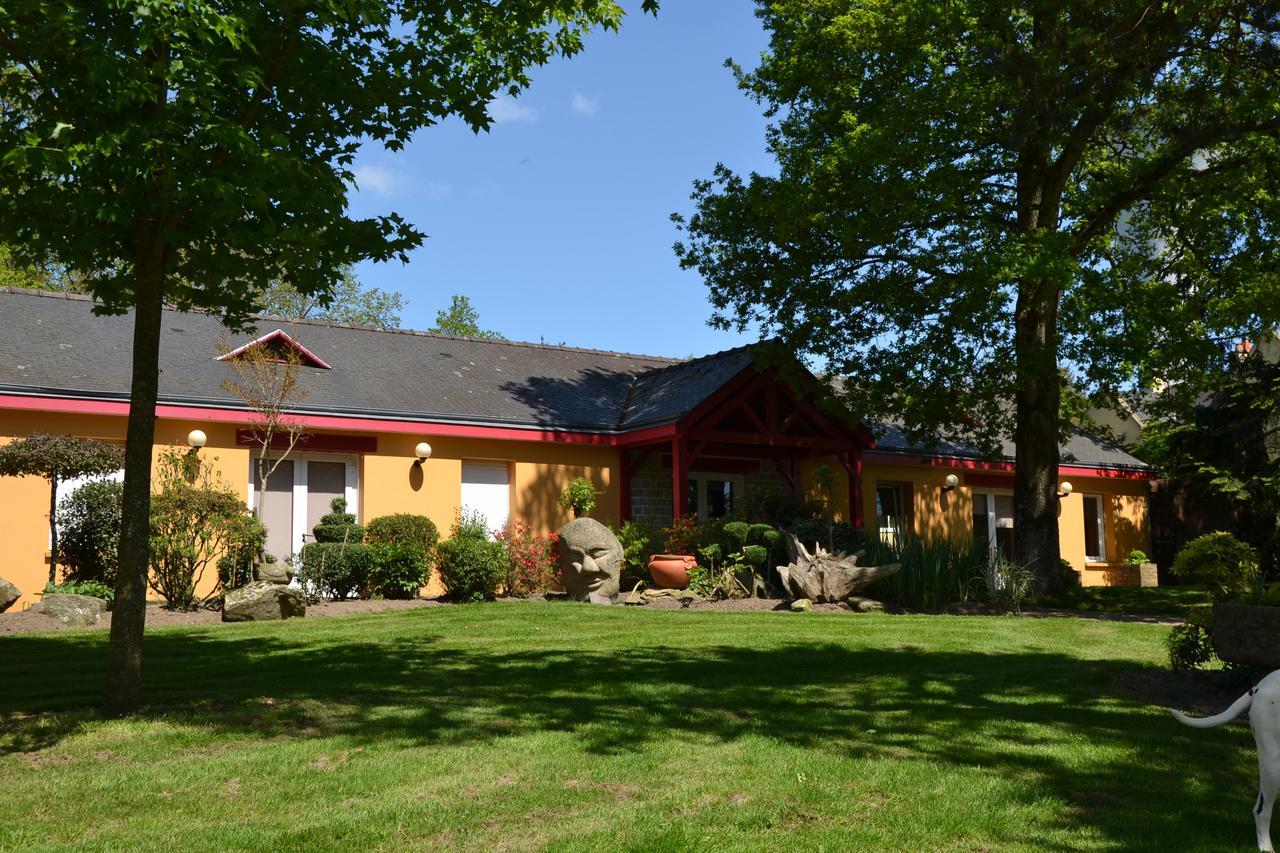 Hotel Roc Land Les Portes du Coglais Екстериор снимка