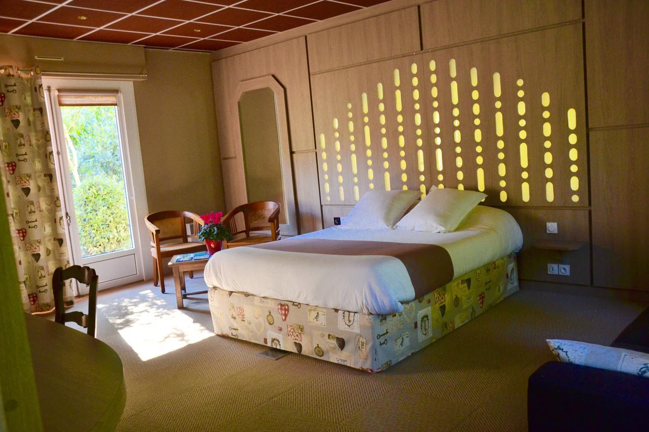 Hotel Roc Land Les Portes du Coglais Екстериор снимка